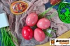 Рецепт Фарбовані буряком яйця (рожеві)
