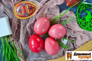 Рецепт Фарбовані буряком яйця (рожеві) фото