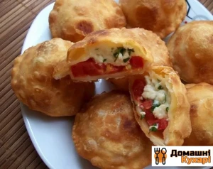 Рецепт Пиріжки «бомбочки» з помідорами фото