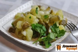 Рецепт Салат картопляний з маринованими огірками фото