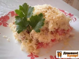 Рецепт Салат з курячим філе, сухариками і овочами фото