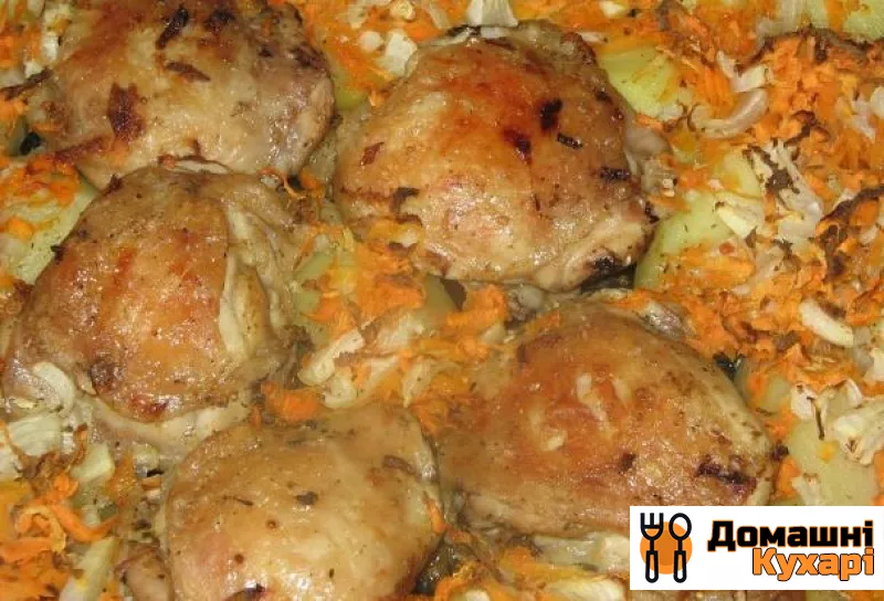 Рецепт Стегна курячі в духовці з картоплею