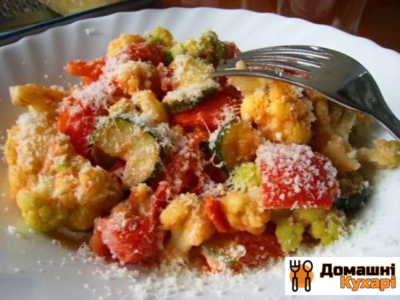 Рецепт Цвітна капуста у вершковому соусі з овочами