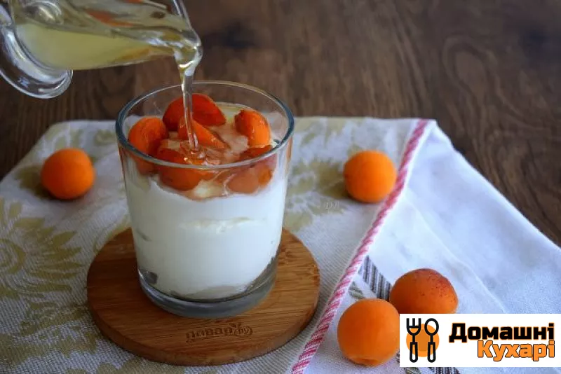 Рецепт Десерт зі свіжих абрикосів