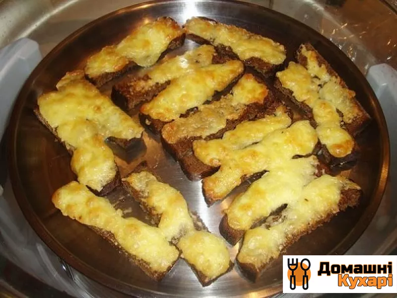 Рецепт Грінки з чорного хліба з сиром
