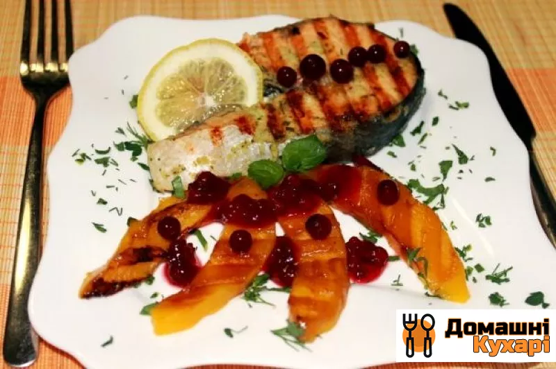 Рецепт Імбирний лосось з манго-гриль і брусничним соусом