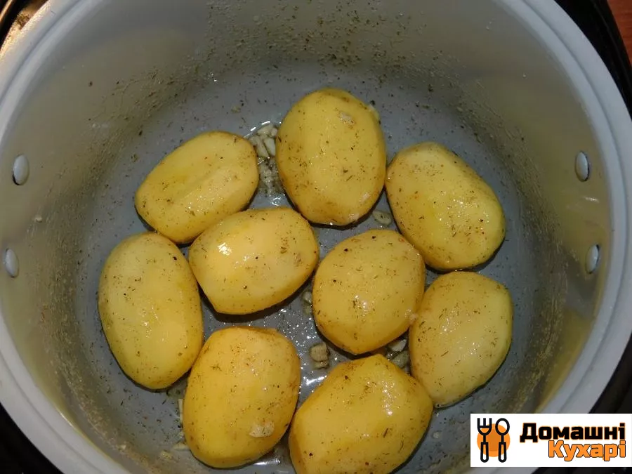 Картопля, запечений в мультиварці - фото крок 3