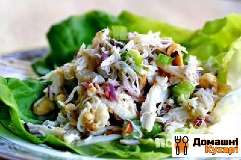 Рецепт Крабовий салат з грушею і горіхами