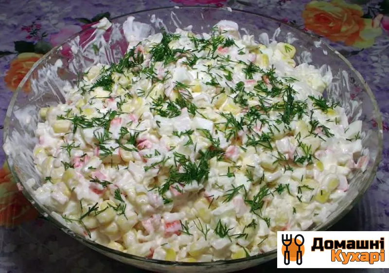Рецепт Крабовий салат з огірком і кукурудзою