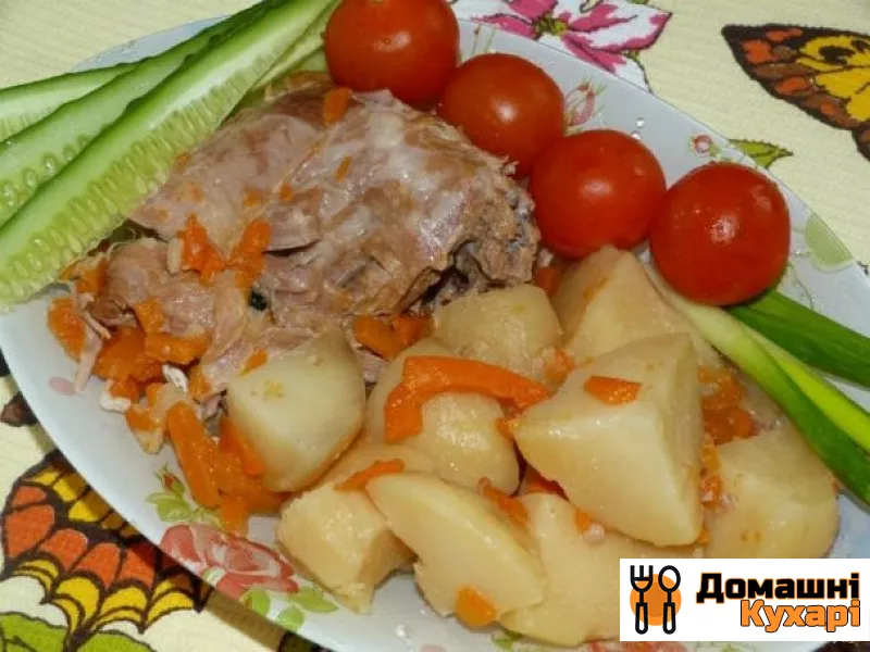 Рецепт Крила індички тушковані з картоплею