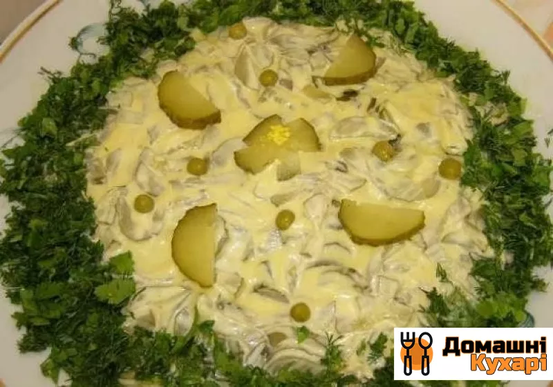 Рецепт Курячий салат з солоними огірками