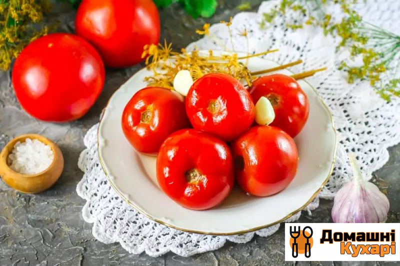 Рецепт Квашені помідори з часником і зеленню