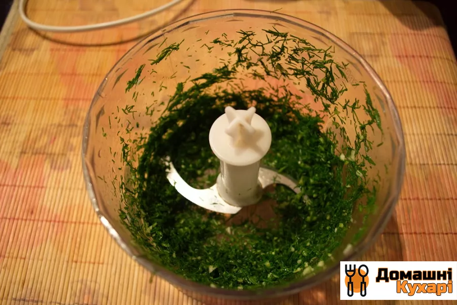 Коржі з зеленню на сковороді - фото крок 4