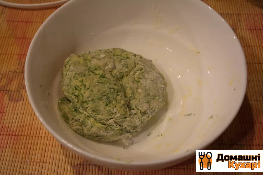 Коржі з зеленню на сковороді - фото крок 5