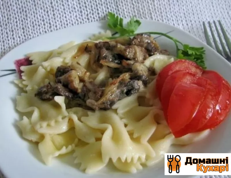 Рецепт Макарони з вершковим часниково-грибним соусом