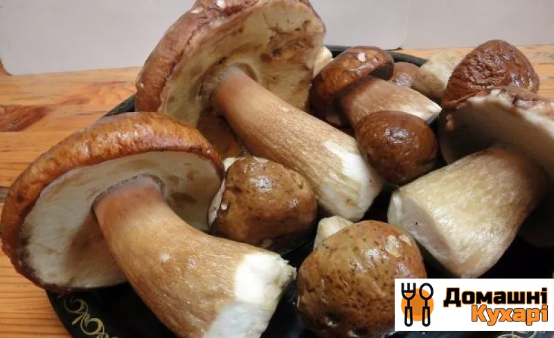 Мариновані білі гриби з часником
