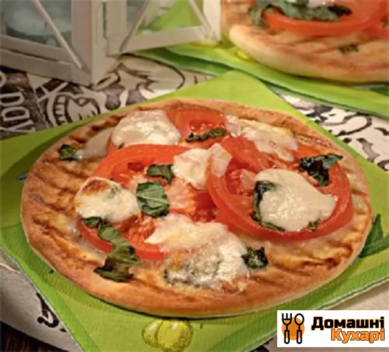 Рецепт Піца з помідорами і моцарелою