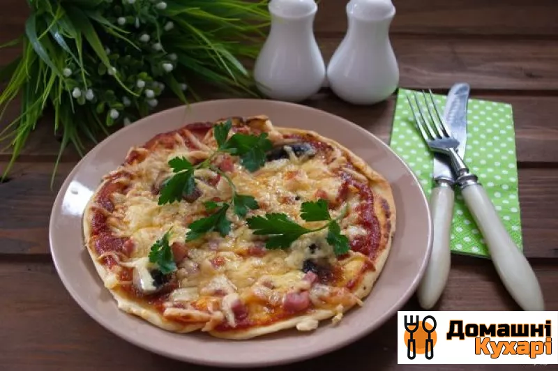 Рецепт Піца з печерицями, ковбасою і сиром
