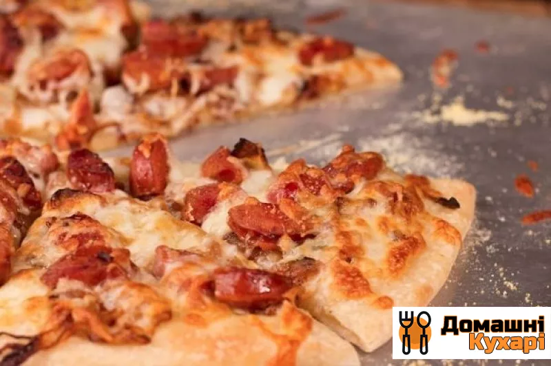 Рецепт Піца з сосисками і помідорами