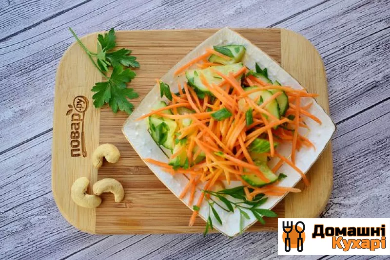 Рецепт Пікантний салат з огірків і моркви