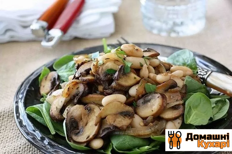 Рецепт Пісний салат з грибами і квасолею
