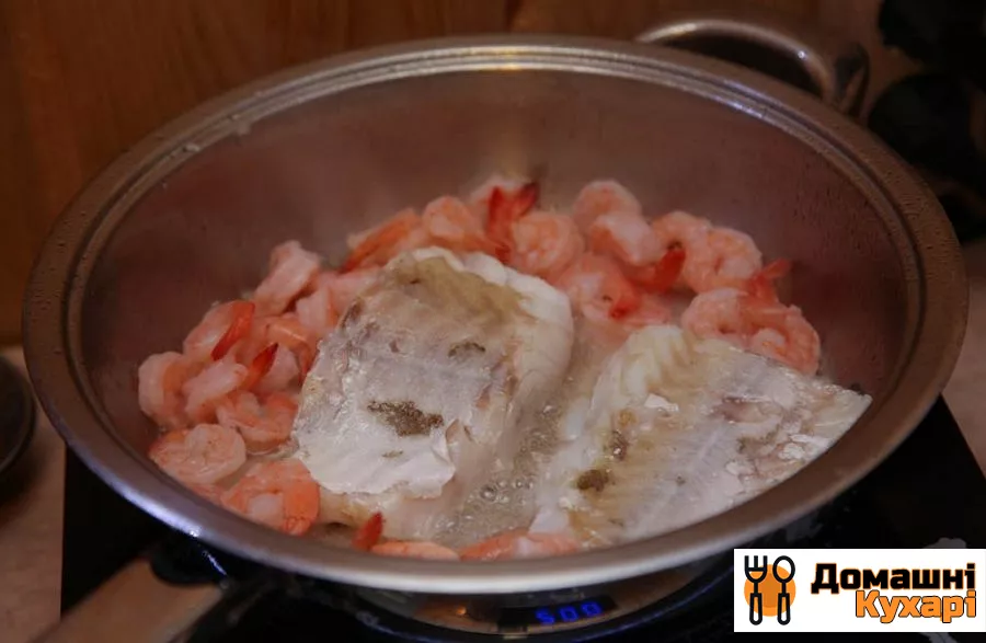 рибне філе, смажене з овочами і креветками - фото крок 4