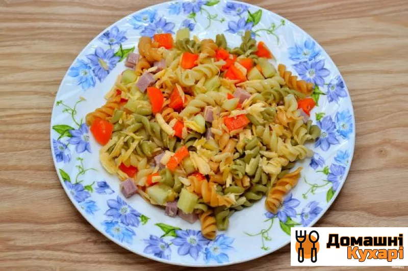 Рецепт Салат з кольорових макаронів