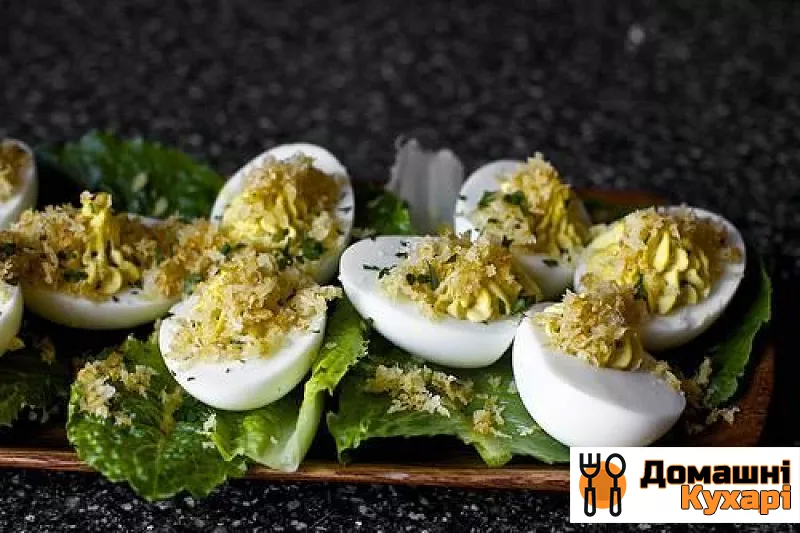 Рецепт Салат з фаршированими яйцями