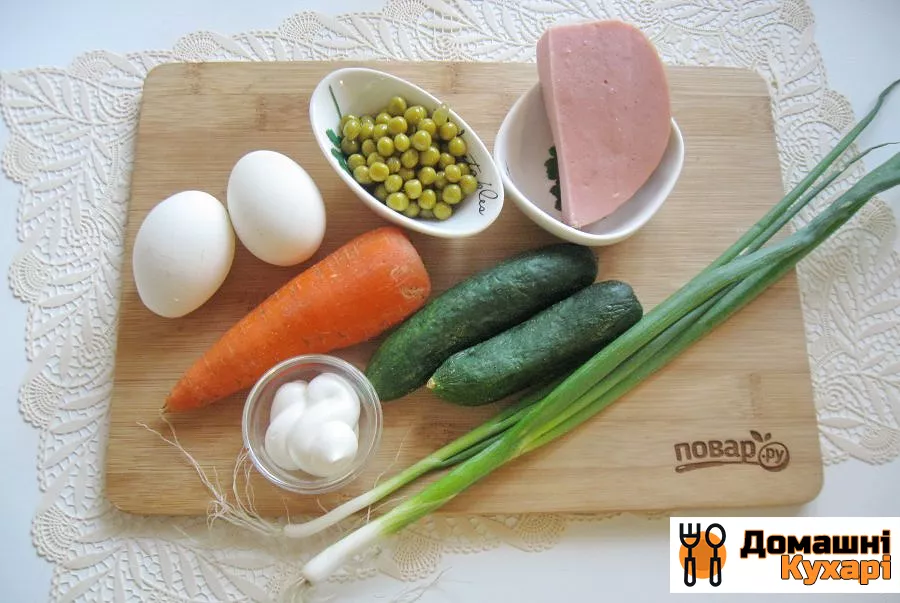 Салат з горошком, яйцями і ковбасою - фото крок 1