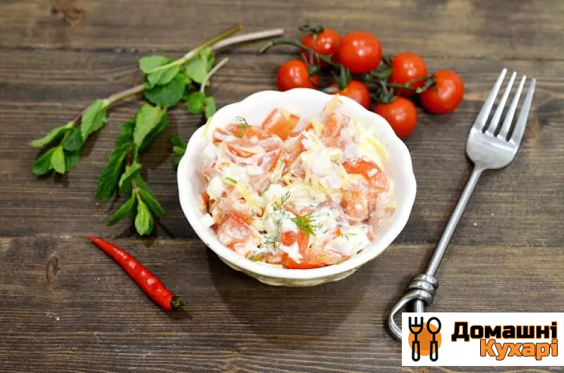 Рецепт Салат з крабовими паличками, помідорами і сиром