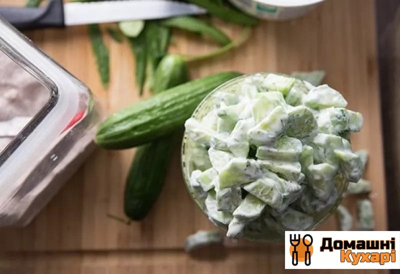 Рецепт Салат з огірком і йогуртом