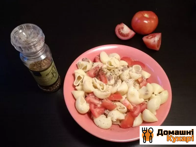 Рецепт Салат з тунцем, макаронами і помідорами