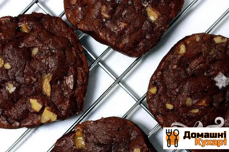 Рецепт Шоколадне печиво з карамеллю і горіхами
