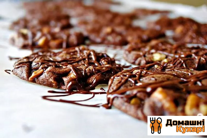Шоколадне печиво з горіхами