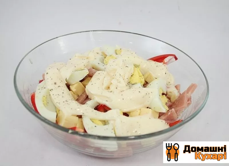 Рецепт Сирний салат з шинкою і овочами