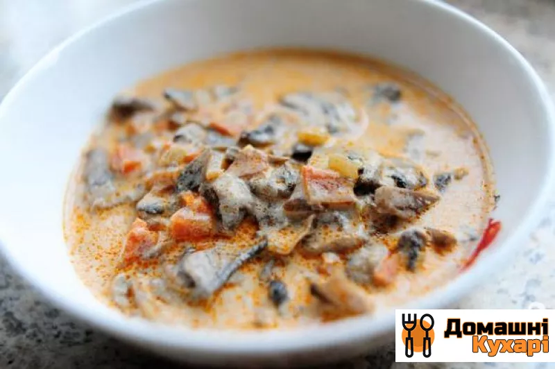 Вершковий суп з грибами і селерою