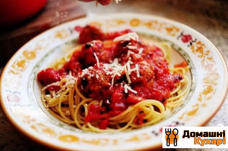 Рецепт Спагеті з фрикадельками і соусом