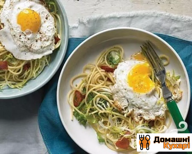 Рецепт Спагеті з салатом і яйцями