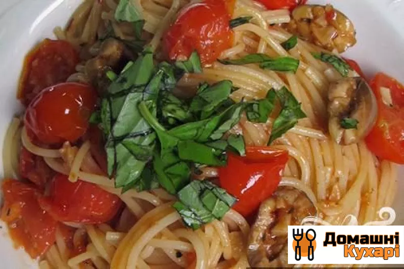 Спагеті з томатами та оливками в маслини соусі