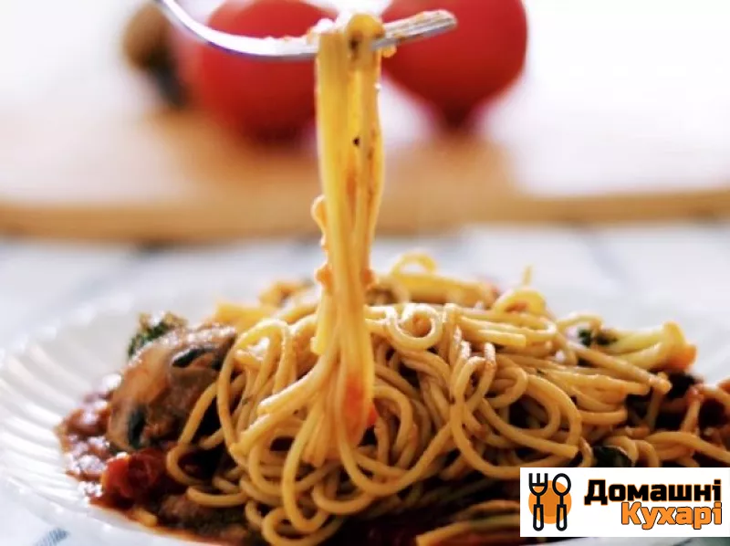 Рецепт Спагеті з томатним соусом і овочами