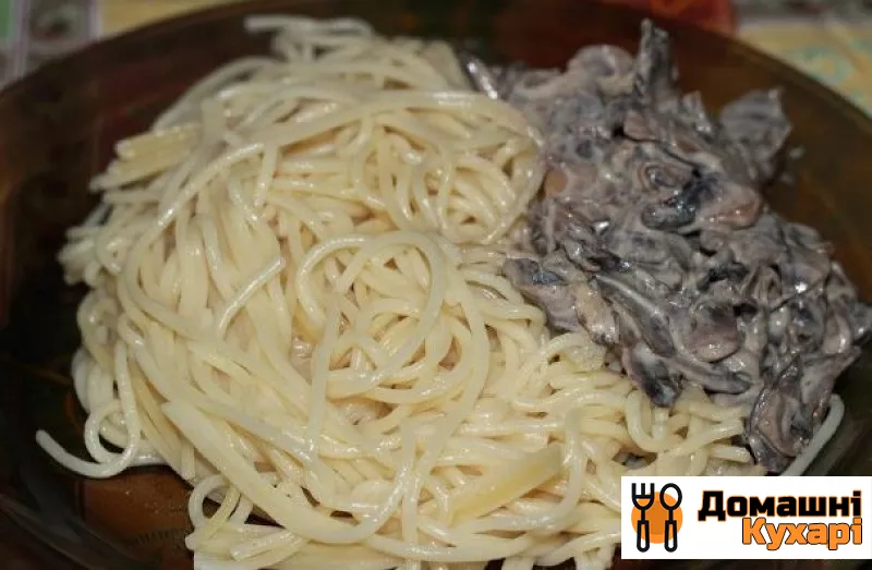 Рецепт Спагеті з вершками і грибами